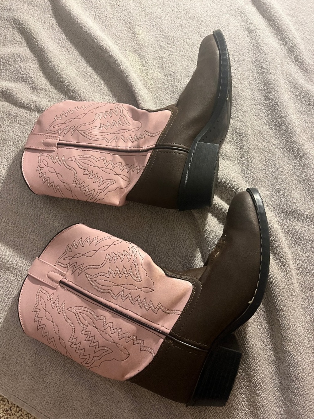 Smoky mountain cowgirl, boots, pink brown